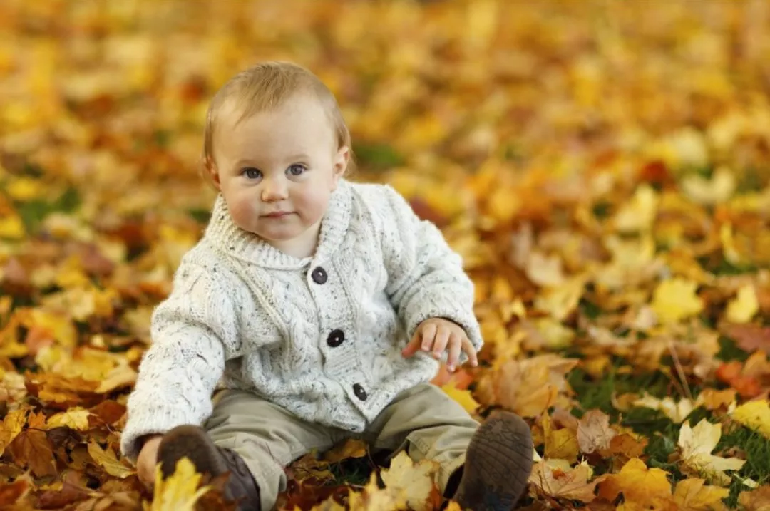 秋季怎么给孩子穿衣服比较好 秋季穿衣服要春捂秋冻吗