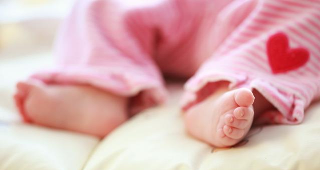 宝宝出生时为什么要留脚印 新生儿采集脚印医院给吗