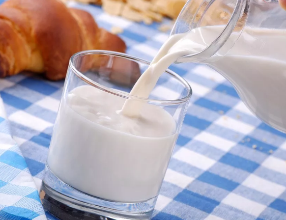 每天喝牛奶会变白吗 每天喝牛奶有什么好处