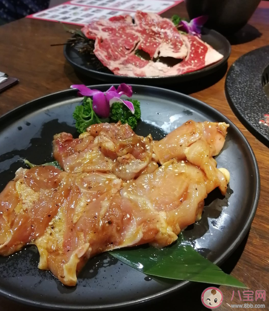 冬天吃烤肉的句子心情 记录和闺蜜去吃烤肉的说说朋友圈