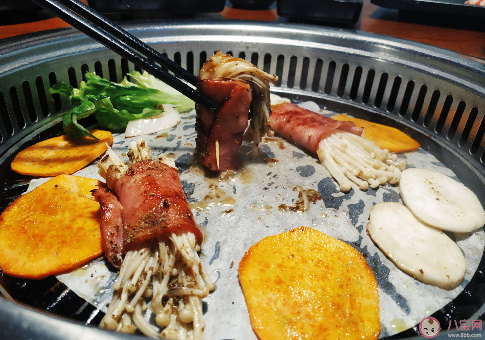 冬天吃烤肉的句子心情 记录和闺蜜去吃烤肉的说说朋友圈