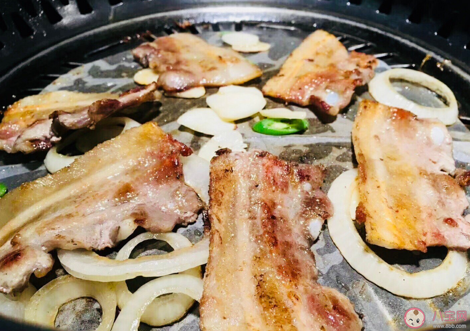 冬天吃烤肉的句子心情 记录和闺蜜去吃烤肉的说说朋友圈