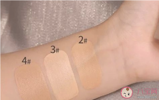 阿玛尼粉底液蓝标和红标哪个好用 阿玛尼粉底液蓝标和红标有什么区别