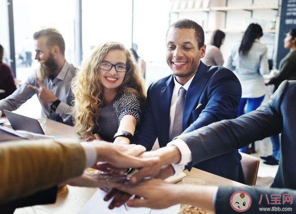 领导递烟过来要不要接 不会吸烟领导递烟过来怎么办 领导递烟过来要不要接 不会吸烟领导递烟过来怎么办