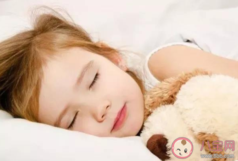 孩子多大可以独自睡觉了 孩子几岁要自己一个人睡觉了