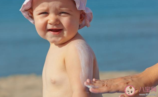 给宝宝防晒霜要涂在哪些部位 宝宝涂了防晒霜需要卸妆吗