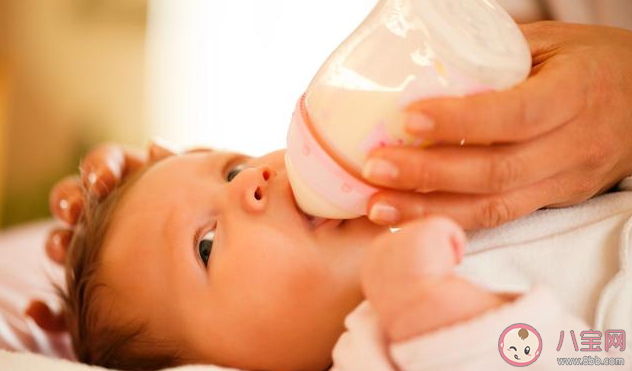 宝宝呛奶最佳抢救时间是什么时候 宝宝发生呛奶要怎么做