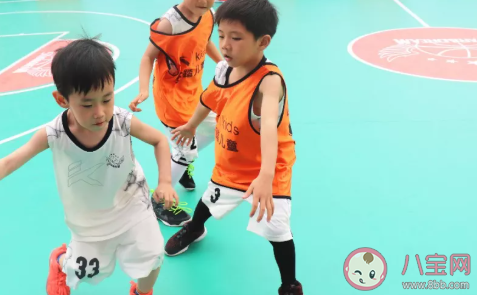 孩子打篮球能交到更多朋友吗 从小打篮球对学习有帮助吗