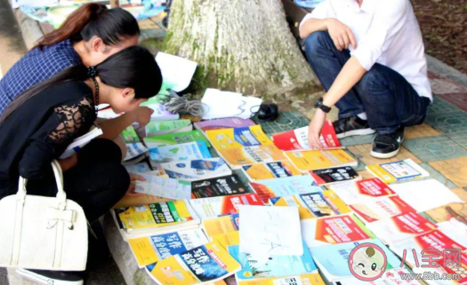 摆地摊卖什么最赚钱而且很受欢迎 2020摆地摊的小技巧