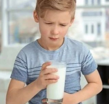 孩子牛奶过敏能喝羊奶吗 牛奶过敏用什么代替好