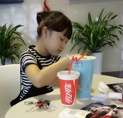 宝贝开学住校了妈妈不舍得的心情句子 孩子开学住宿舍了妈妈心情说说