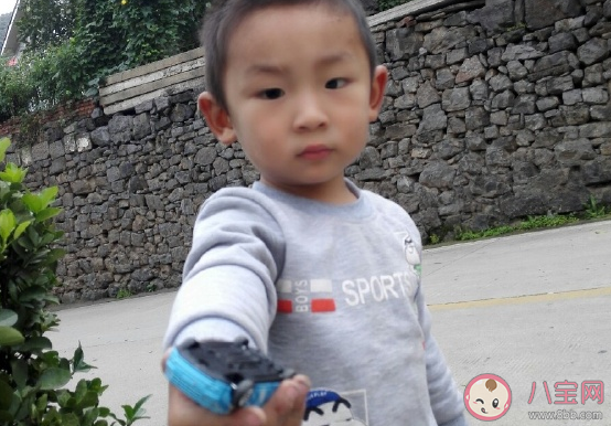 儿子变帅了的心情说说 形容儿子酷帅酷帅的朋友圈文案