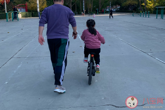女儿学会骑车了朋友圈说说 夸孩子骑自行车很棒的说说
