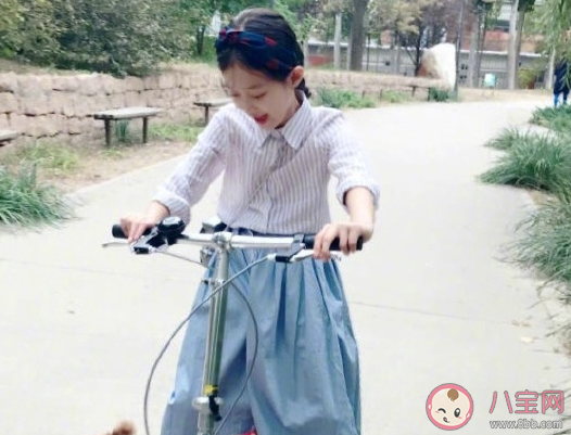 女儿学会骑车了朋友圈说说 夸孩子骑自行车很棒的说说