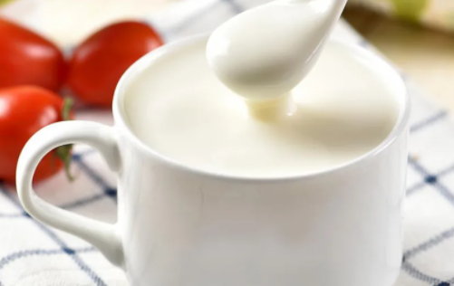 1岁内宝宝可以喝纯牛奶吗 过早喝纯牛奶有哪些风险