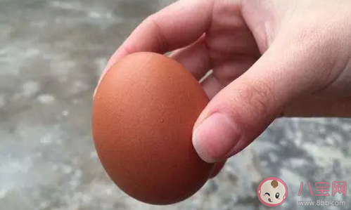 鸡蛋30米高空落地不破是涂的什么涂料 每天吃几个鸡蛋合适