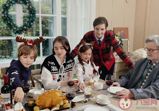 圣诞节聚餐晒朋友圈文案 圣诞节聚餐心情感言一句话