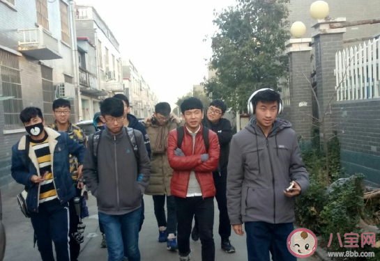 圣诞节聚餐晒朋友圈文案 圣诞节聚餐心情感言一句话