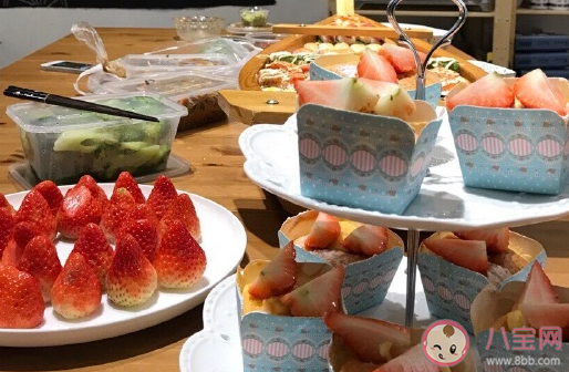 圣诞节聚餐晒朋友圈文案 圣诞节聚餐心情感言一句话