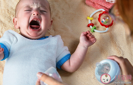为什么孩子哭闹时不能冷处理 孩子哭闹家长误区做法