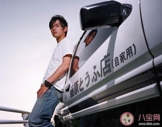 周杰伦送王俊凯AE86是怎么回事 AE86是哪部电影里的车
