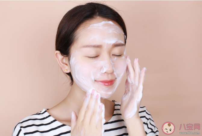冬天洗脸和夏天洗脸方式一样吗 冬季早晚洗脸的正确方法
