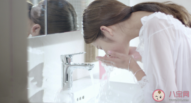 冬天洗脸和夏天洗脸方式一样吗 冬季早晚洗脸的正确方法