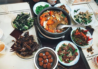 和男朋友一起做饭发朋友圈说说 和男朋友一起做饭的感受句子
