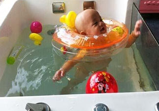 婴儿学游泳脚要碰到底部吗 宝宝学游泳有哪些注意事项
