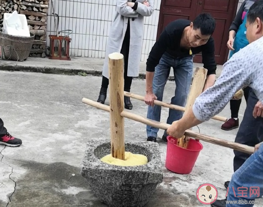 过年打年糍粑发朋友圈说说 赞美打糍粑经典句子