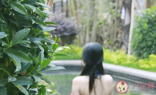 女性泡温泉会传染妇科病吗 女士泡温泉要穿内裤吗