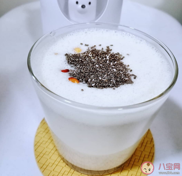 奇亚籽和牛奶搭配有什么功效 奇亚籽什么人不能吃 奇亚籽和牛奶搭配有什么功效 奇亚籽什么人不能吃