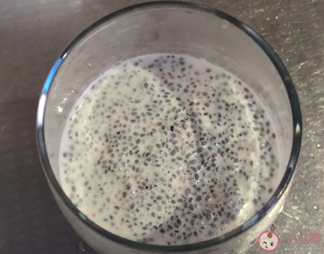奇亚籽和牛奶搭配有什么功效 奇亚籽什么人不能吃 奇亚籽和牛奶搭配有什么功效 奇亚籽什么人不能吃
