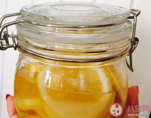 老人喝柠檬蜂蜜水可以喝吗 老人喝柠檬蜂蜜水怎么样 老人喝柠檬蜂蜜水可以喝吗 老人喝柠檬蜂蜜水怎么样