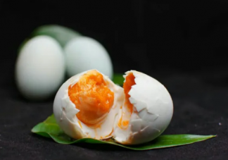 咸鸭蛋吃了对身体有害处吗 咸鸭蛋会长胖吗