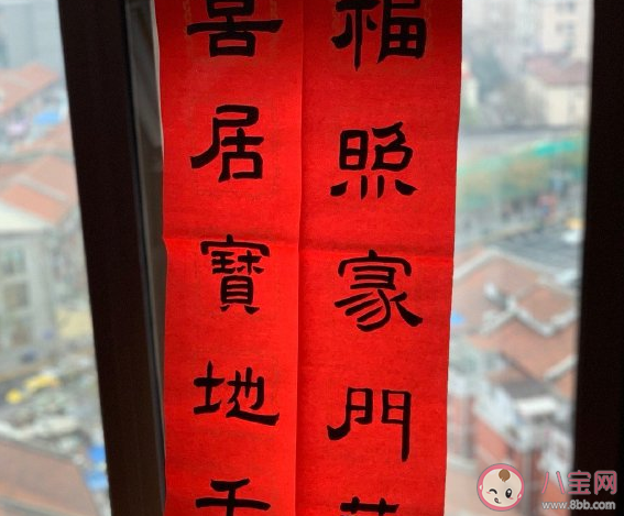 晒孩子自己写的春联朋友圈说说  孩子写对联家长心情感慨
