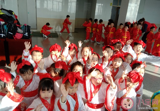 儿子第一次上舞台怎么发朋友圈说说 孩子第一次登台赞美心情感慨句子