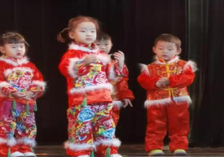 儿子第一次上舞台怎么发朋友圈说说 孩子第一次登台赞美心情感慨句子