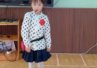 女儿第一次上台主持家长朋友圈说说 关于女儿第一次上台表演的鼓励