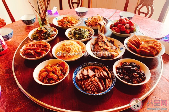 2021年晒吃年夜饭发朋友的优美句子 一年一度吃年夜饭了心情感慨