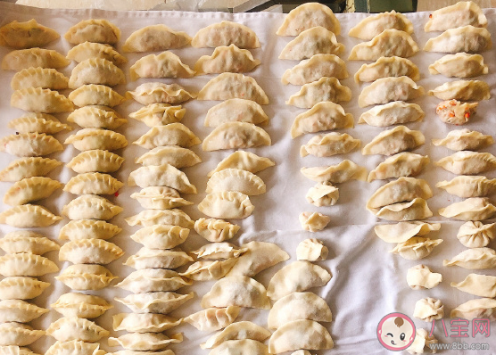 过年包饺子的朋友圈说说 过年包饺子幽默搞笑文案
