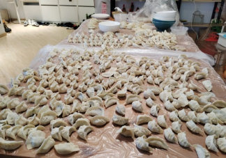 过年包饺子的朋友圈说说 过年包饺子幽默搞笑文案