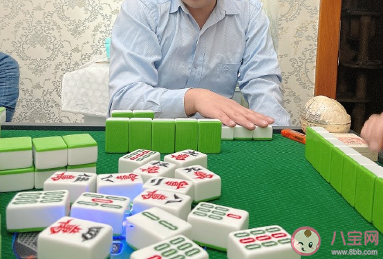 一家人打麻将的搞笑说说 打麻将发朋友圈配文