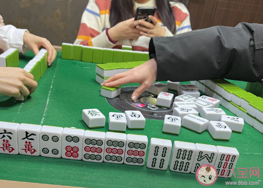 一家人打麻将的搞笑说说 打麻将发朋友圈配文