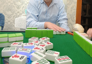 一家人打麻将的搞笑说说 打麻将发朋友圈配文