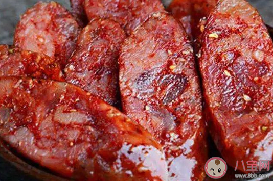 腊肠炒菜前要不要蒸一下再吃 腊肠先切再蒸还是先蒸再切