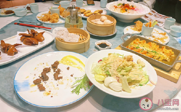 年前聚餐怎么发朋友圈句子 年终聚餐心情感慨文案