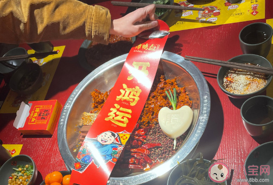 年前聚餐怎么发朋友圈句子 年终聚餐心情感慨文案