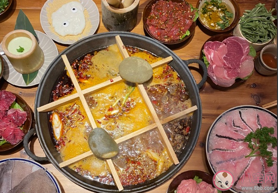 年前聚餐怎么发朋友圈句子 年终聚餐心情感慨文案