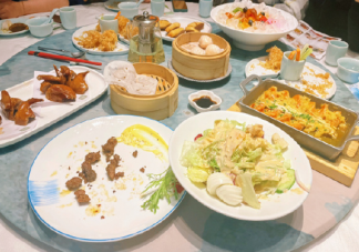 年前聚餐怎么发朋友圈句子 年终聚餐心情感慨文案